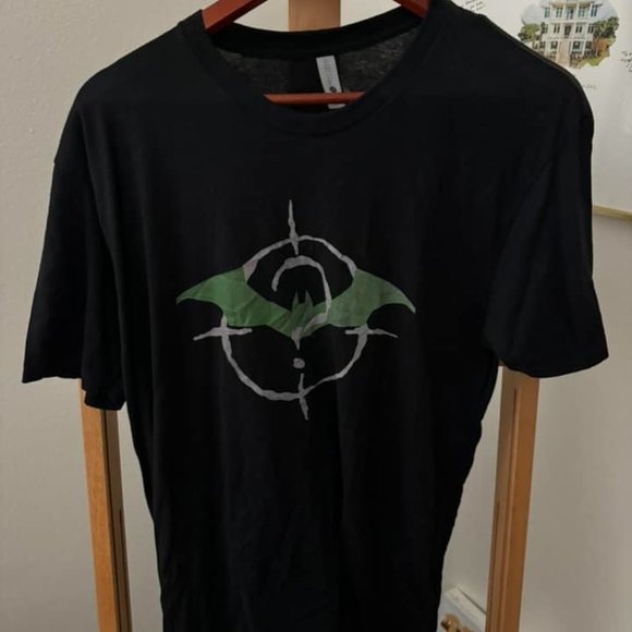 DC Comics BATMAN & RIDDLER LOGO TEE - Picture 1 of 1